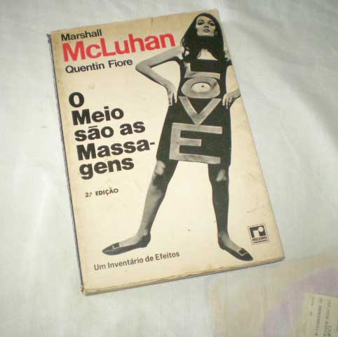 livro O meio são as massagens