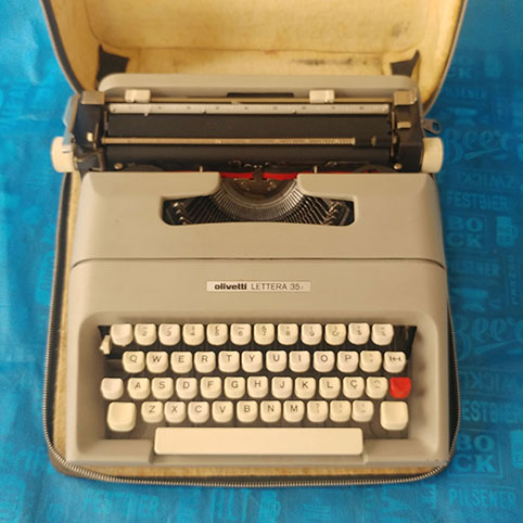 Máquina de Escrever Olivetti Lettera 35 vista superior Máquina de Escrever Olivetti Lettera 35 vista superior
