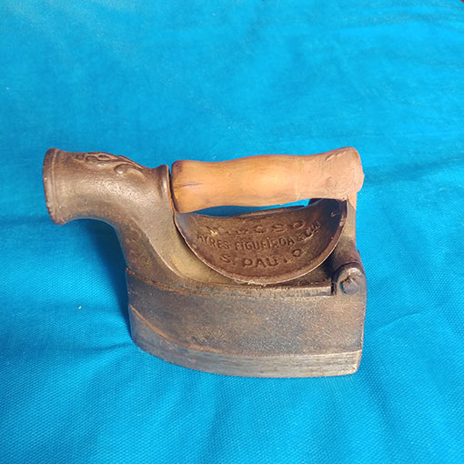 Mini-Ferro de Passar Roupa com Brasa Antigo