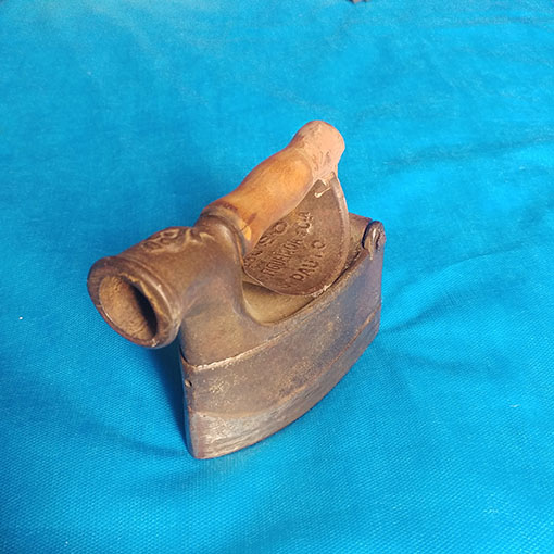 Mini-Ferro de Passar Roupa com Brasa Antigo